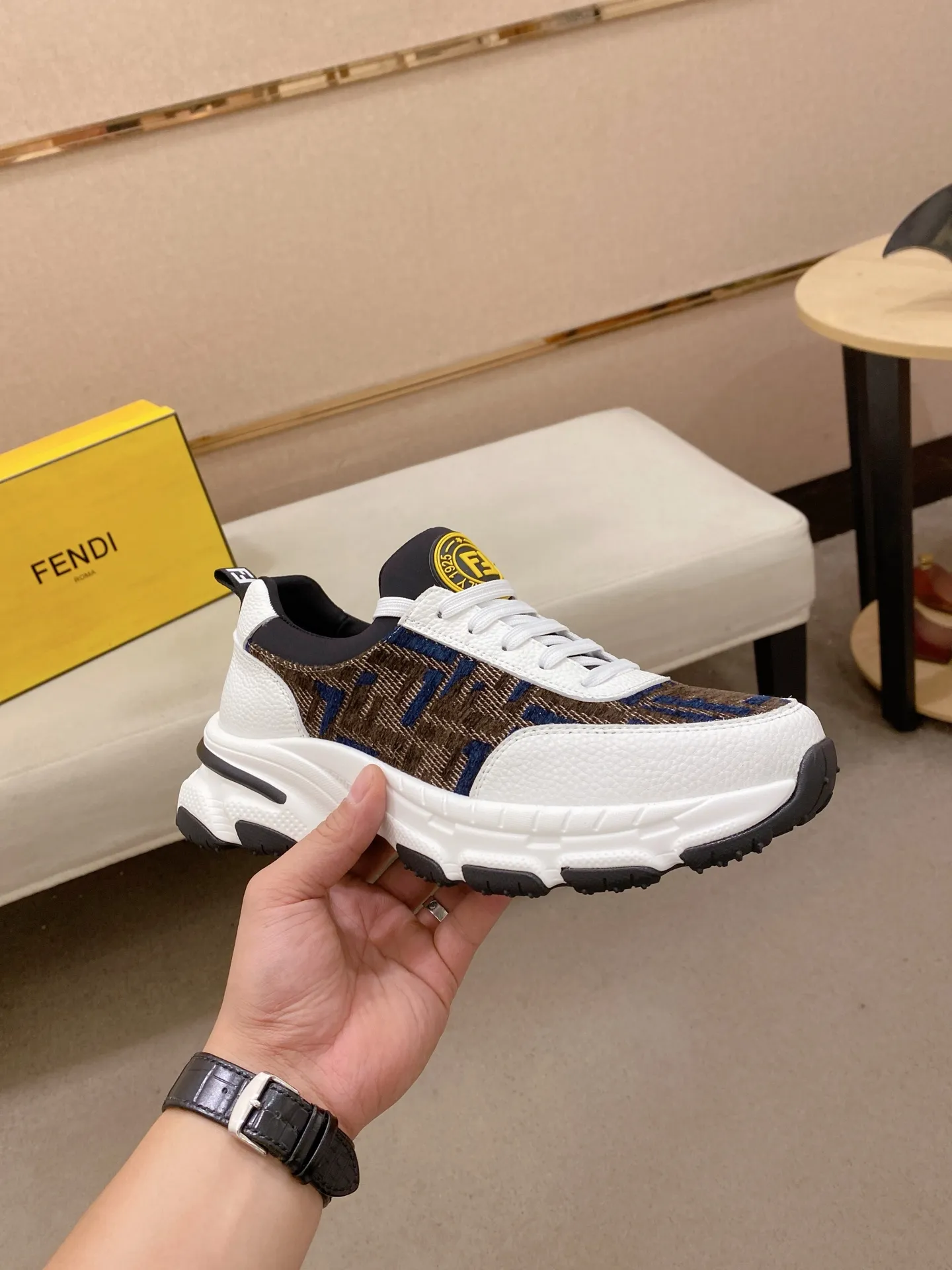 Men's men's shoes 442💰 (fendi) new style 👊🏻 upper 🇮🇹 imported cowhide fabric 🇩🇪 lining imported sheepskin lining. The original outsole is molded to highlight the identity of every man, and the upper foot is elegant and stable🚶🏻🚶🏻The high-end custom counters reproduce the original version📯No matter the wind or rain, the shoe last remains unchanged and can withstand the verification of time🔍️,🔵 Size: 38-44